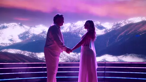 Andy Richter and pro Emma Slater perform a Foxtrot to “Northern Attitude” by Noah Kahan & Hozier. #TikTokNight #DWTS 