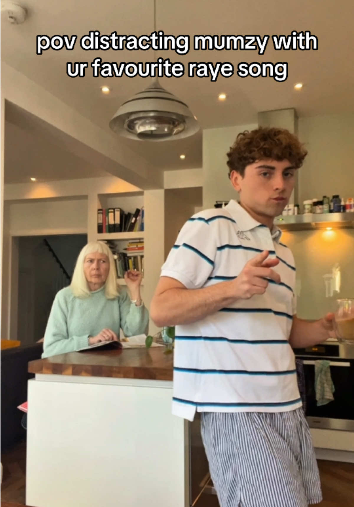 we LOVE YOUUU @Raye 💍 #whereismyhusband #raye #singingvideo #reaction #mumsoftiktok 