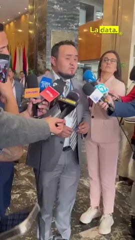 #Tendencia “Un proyecto mejor elaborado, claro y corto por lo tanto el proyecto de ley de Noboa cumple con unidad de materia” El asambleísta independiente Cristian Benavides destacó que el nuevo proyecto de ley enviado por el presidente Daniel Noboa a la Asamblea Nacional cumple con la unidad de materia y garantiza claridad en su contenido. Benavides aseguró que la iniciativa será tratada de manera ordenada por la comisión correspondiente, reafirmando el compromiso del Legislativo con la eficacia, la transparencia y la seguridad jurídica en el análisis de las propuestas del Ejecutivo. @ladataec 👈 #ladata #TendenciaPolítica #DanielNoboa #UnidadDeMateria 
