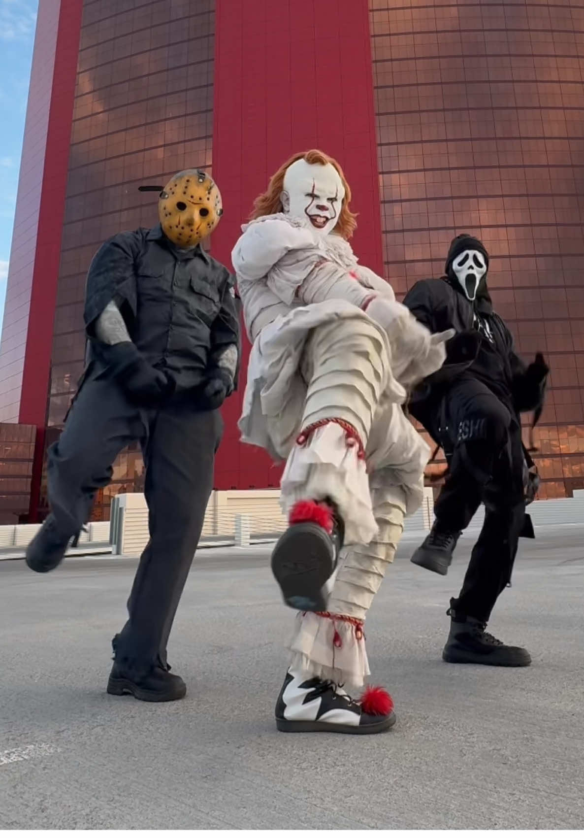 Oh you’re sleeping good for real 🎈🪓🔪 @Resorts World Las Vegas  @Jason Voorheezy @Ghostface Papi  DC: @chrisbrownofficial  #itdepends #halloween #tiktokhalloween #dance 
