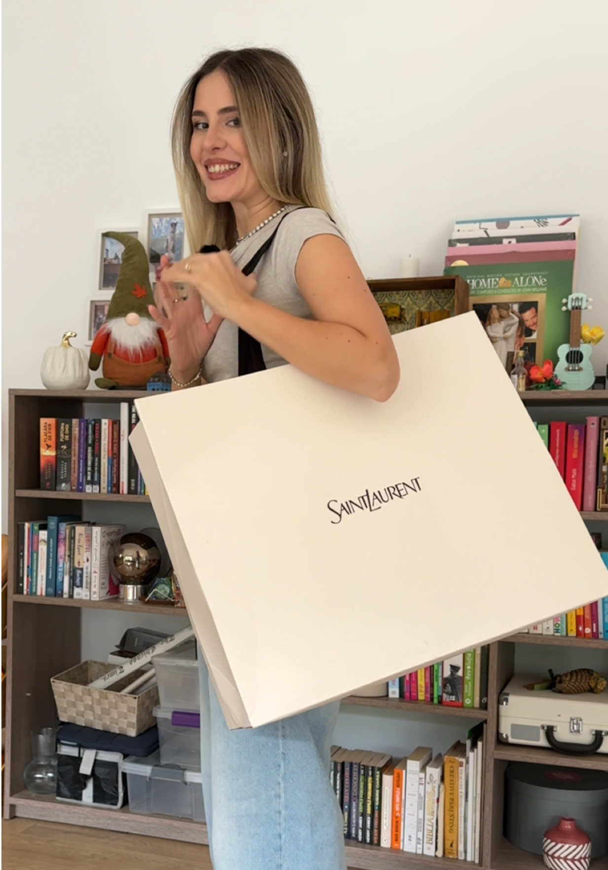 iiiiii :x😍 mi-am luat un YSL Calypso la care ma gandesc de foaarte mult timp, asa ca nu puteam sa ratez un unboxing🥹. Parereee?