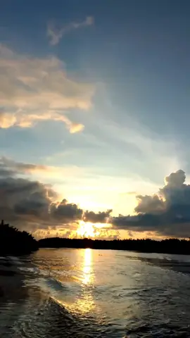 pemandangan indah sunrise dan sunset 