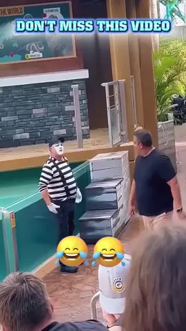 Soo funny #tomthemime #mimeseaworld #seaworldmime #seaworld #mrbeast 