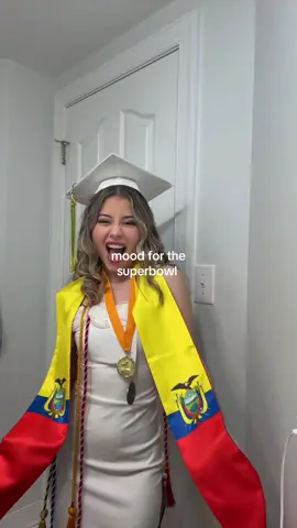 MI GENTE LATINO PARA EL SUPERBOOOOOOOW ✊🏻 Pa los gringos q dicen q badbo no debería estar. Yo solo siento orgullo de que un latino represente tan bien a su pais en un escenario 