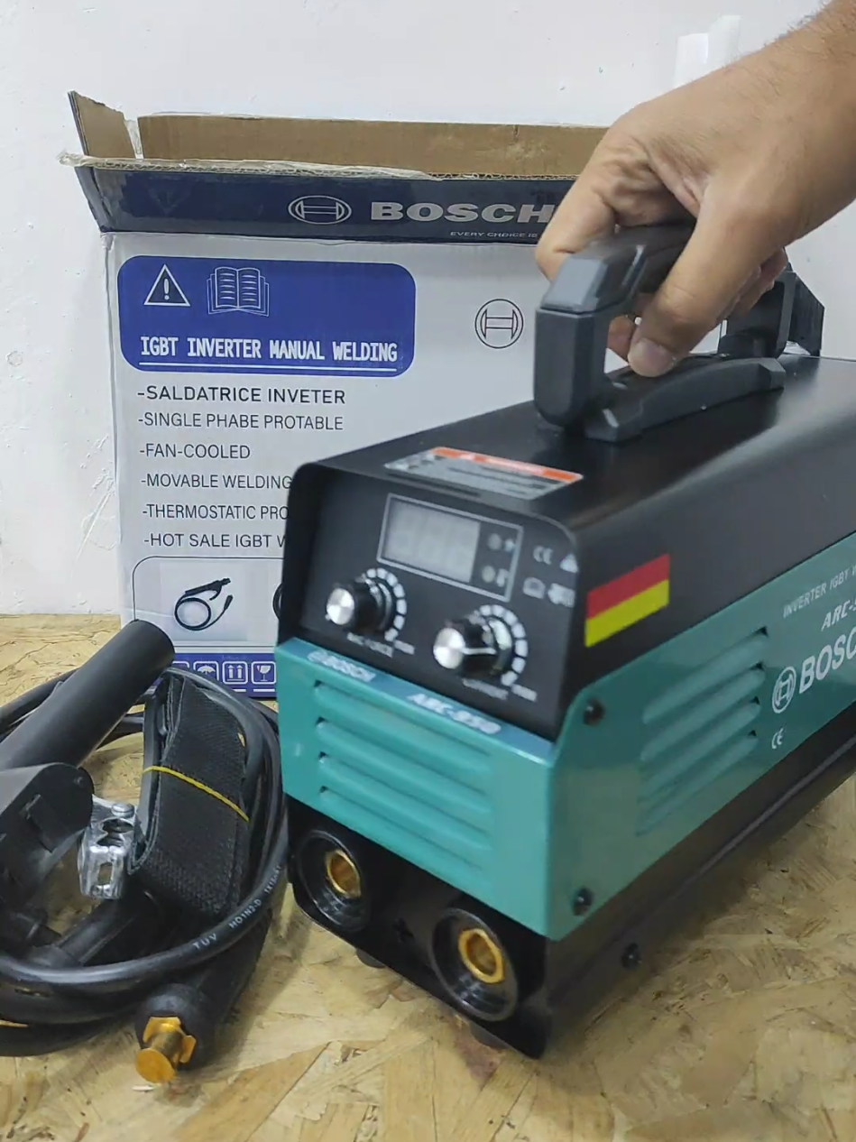 ماكينة لحام ARC-950 انفرتر IGBT الجبارة، سهلة الحمل وخفيفة، تبريد مروحة للحماية، فيها نظام حماية حرارية ضد السخونة، عملية بكل ورشة وحداد. شغلها نضيف وثابت تعطيك جودة لحام عالية مع أقل استهلاك. مناسبة للأشغال اليومية وحتى للأعمال الكبيرة#لحام #معدات_حدادة #ماكينات_لحام #Bosch #انفرتر 