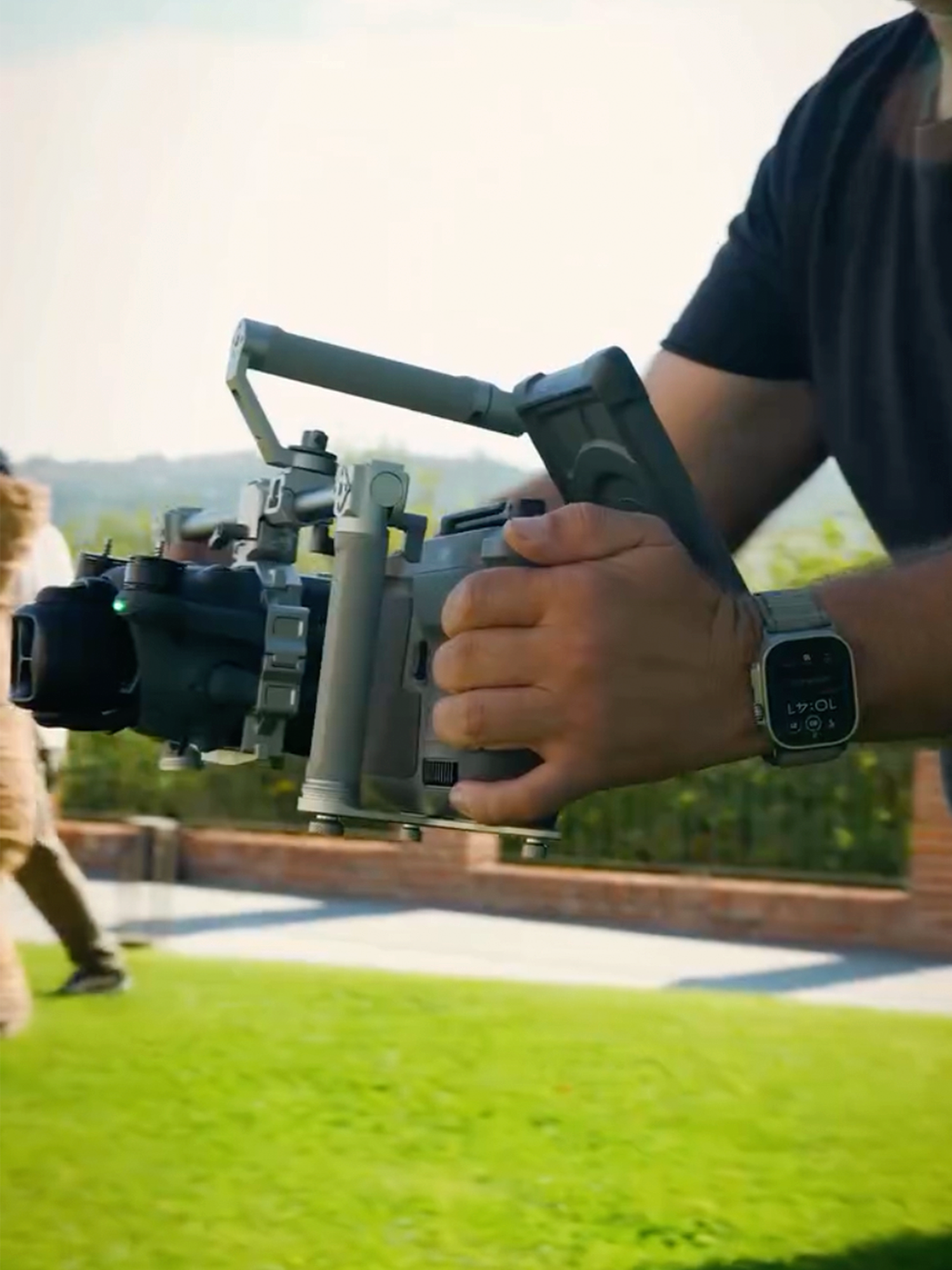 Take your Mavic 4 Pro from the skies to the streets. The @tiltamax Handheld Support System for DJI Mavic 4 Pro transforms your drone into a lightweight, ergonomic handheld rig - perfect for stable ground shots, fast setups, and endless creative configurations. Video by @marcomalicane #tilta #dji #mavic4pro #handheldsupportsystem #drone #cameragear #handheld #progear #cameracage #tiltamax
