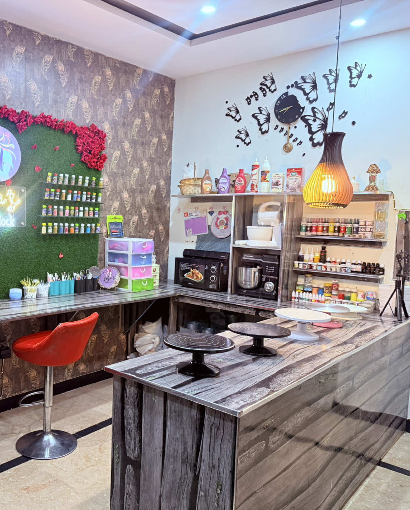 Kon kon cake bnana chahta h?Corner tour #cakecorner #forupage #cakes 