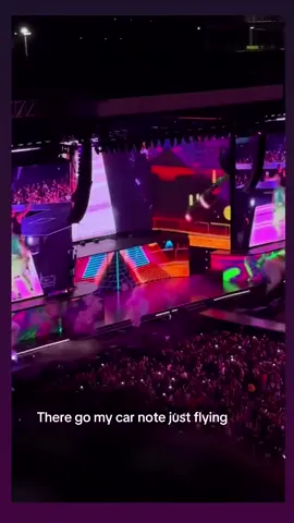 There go my car note just flying 😂@chrisbrownofficial  #brezzybowl#chrisbrown#2025brezzybowlxxl 