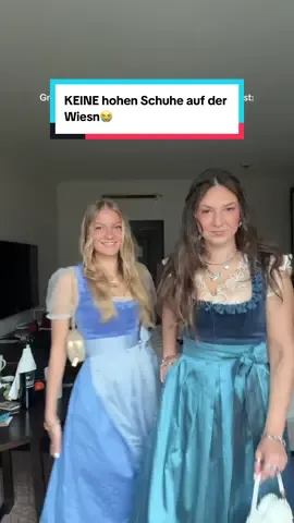 Ist es Dirndl-Polizei approved?🙂‍↕️ #wlw #typischbeziehung #wiesn #oktoberfest #dirndl 