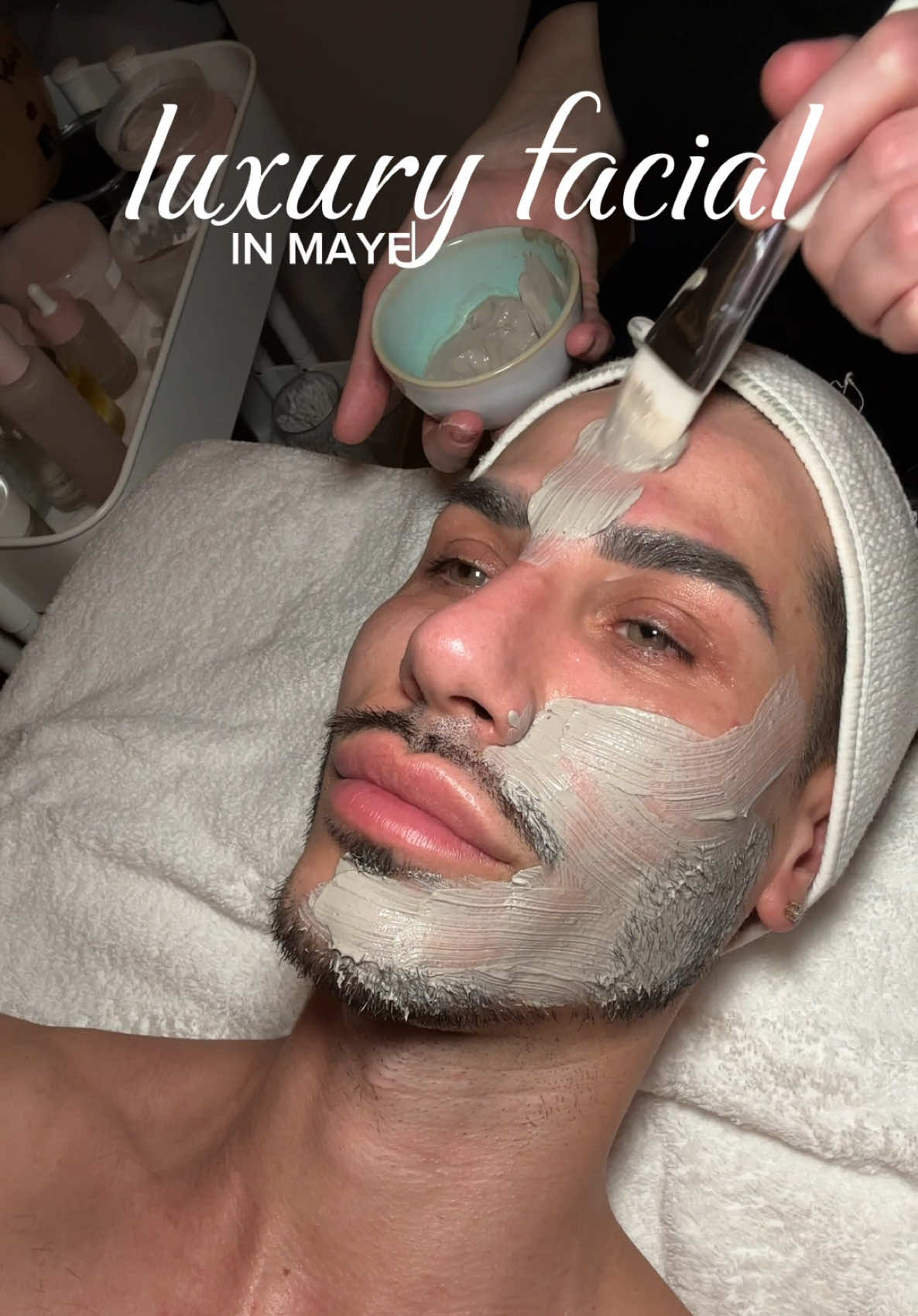 would you try this facial? 🖤 this experience was a full mood in the heart of Mayfair with @Omorovicza which included a steam, extraction, mask plus stimulating massage techniques to improve facial circulation! 10/10 👏🏼 would highly recommend #facial #treatment #skincareroutine 