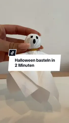 Kastanie + Taschentuch = Halloween-Deko in 2 Minuten 👻 Perfekt für kleine Kinderhände, ohne Stress und ohne viel Material 🍂✨  • Feiert ihr Halloween mit euren Kids? Ab wann habt ihr damit gestartet? 🎃 • #halloweenDIY #basteln #toddler #mamaalltag #foryou