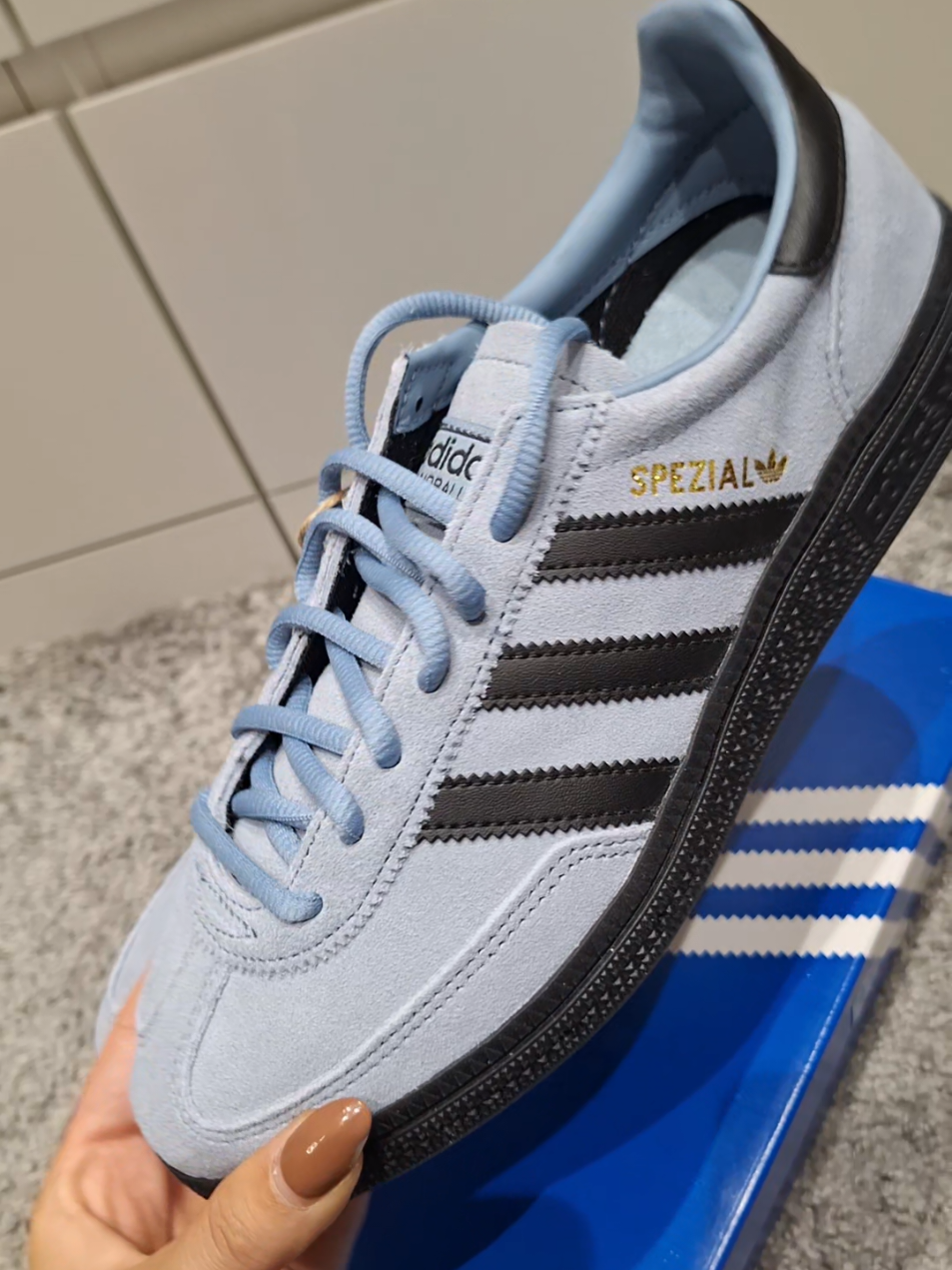 Fall is here!  New sneakers 👟👟👟 Adidas hanball spezial in light blue 🩵🖤 @adidas  @JD Sports  _ #unboxing #zapatillas #Adidas #sneakersaddict #sneakers 