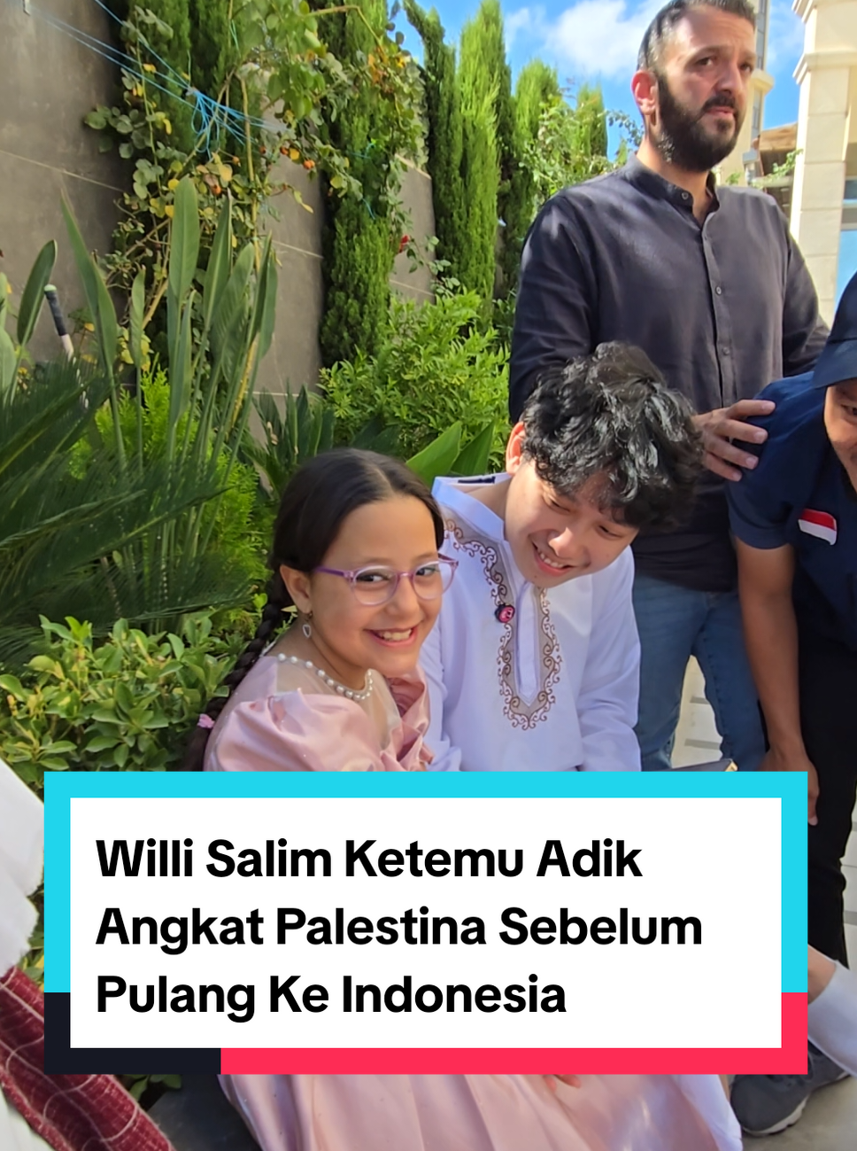 Namanya Misk Tidak Bisa Berjalan Lama Karena Ada Masalah di Kakinya, Kulitnya Juga Sangat Kering Perlu Ada Pemeriksaan Khusus🥹🙏 insyaAllah Misk Akan Diajak Ke Indonesia Untuk Berobat dan Berlibur Bersama Ibunya🙏 Misk Ini Anak Yatim Di Camp Pengungsian Palestina yang Berada di Yordania. insyaAllah Kami ( @williesalim Ustadz @derry_sulaiman dan @onimdates ) Akan Membangun Klinik Di Yordania Agar Para Pengungsi Disana Mendapatkan Perawatan Kesehatan yang Baik. doakan dan Bersamai ya