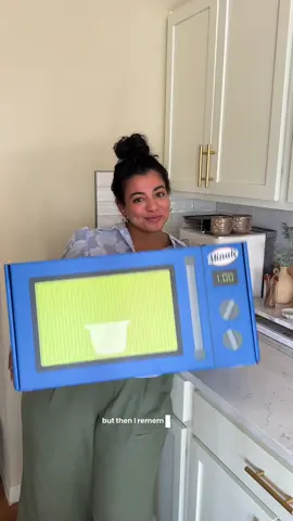 Hot Honey Chicken Seasoned Rice Cups for dinner in one minute? Yes, please. @Minute Rice makes it effortless to make with their Hot Honey Chicken Seasoned Rice Cups so I can spend less time in the kitchen and more time laughing with hubby. Handles the basics, works with whatever’s in the fridge, and totally epic made easy. 🍚 #minutericepartner #easymeal 