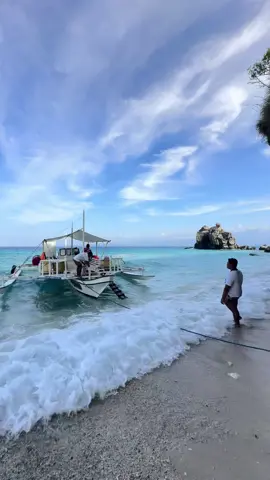 Discover APO Island, just half an hour from Dumaguete City! Backpacker's DIY guide: - Go to the Ceres Bus Terminal. - Take a bus going to Bayawan. - Drop off at Malatapay Seaport (landmark: crossing in front of 7/11). Fare: ₱60–₱80. - From 7/11, walk straight for about 3–5 minutes to reach the port. - Book your tour online in advance or on-site. Rates: ₱2,000–₱2,500 per person (daily tours).  #apoisland #dumaguete #dumaguetecity #zamboanguita #fyp 