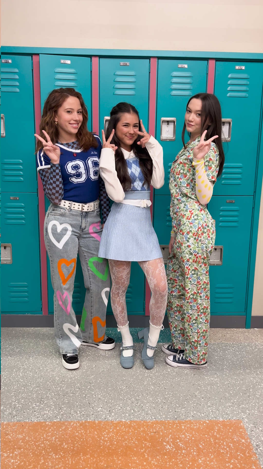 ✌️ vs. ✌️. All episodes of #ElectricBloom are now available on @Disney+  🎥: Electric Bloom