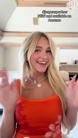 #jergenspartner I'm obsessed with the @JergensUS new Lotion Bursts! They keep my skin hydrated and smell so good!! 🌸 They're available on Amazon!