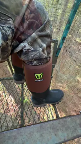 #fyp #Tidewe rubber and neoprene hunting boots great for the rugged outdoors #huntingboots #Outdoors #Inverted 