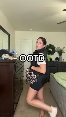 A little ootds for this beautiful October 1st day! #ootds #fashionover40 