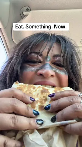 This is your reminder to eat. Crinklies brought to you by a crunch wrap supreme from a taco bell. About the only thing I eat there since they removed my Beefy Meximelt soft taco in the early 2000s. #travelingsiddi #eatwithme #alternativetherapy #crunchwrapsupreme #reminders 