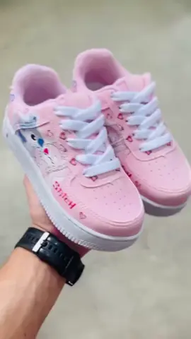 👟💙✨ Tênis Infantil Lilo & Stitch ✨💙👟 Conforto, estilo e muita fofura em cada passo! 🐾😍 Perfeito para os pequenos que amam o Stitch! 💫 ✅ Leve e confortável ✅ Design divertido ✅ Ideal para o dia a dia 🌟 Garanta já o seu e deixe a criançada andar com muito estilo! #TenisInfantil #LiloStitch #ModaKids #LookInfantil #EstiloComConforto   💙👟✨ link para compra nos comentários 🔥🔥