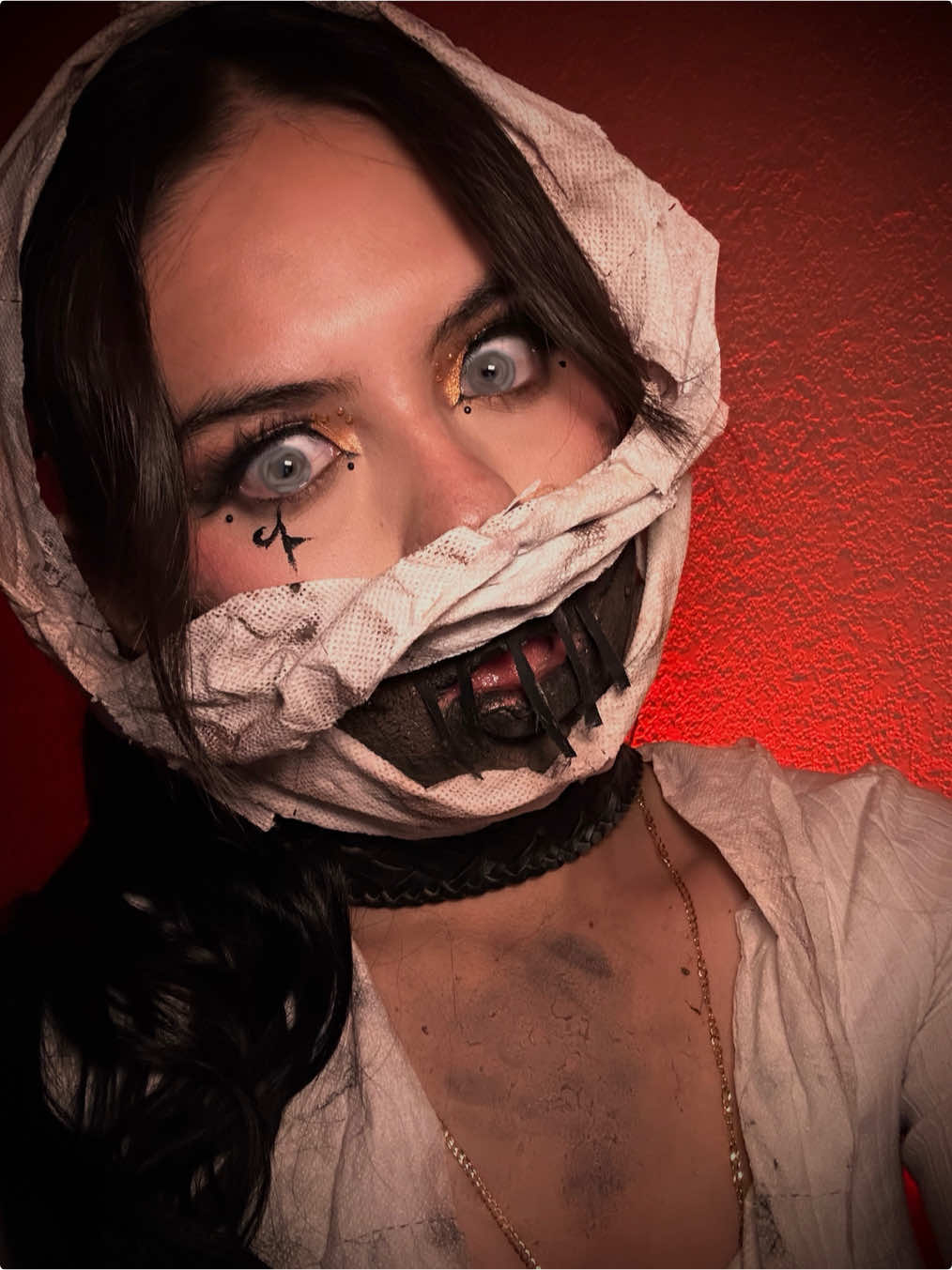⚰️Turning myself into a Mummy⚰️  #halloweenmakeup #spookyseason #makeuptutorial #easyhalloweenmakeup #halloweencostume #mummy #foryoupage #fyp #foryoupage #halloween2025  #halloweencostume #halloweenlook #mummycostume 