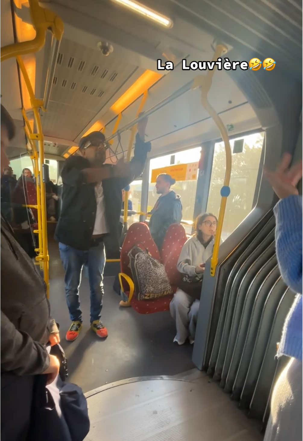 Le fou du bus 🤣#tec #lalouviere #funnyvideos 