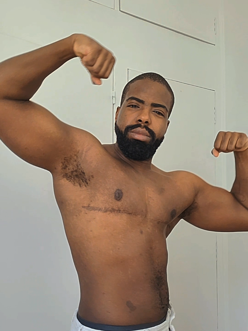 physique Update October 1st  5'10 | 176cm  187lbs | ca 85kg Let's finish the year strong 🙌🏾 #gym #ftm #trans #transman #Fitness 