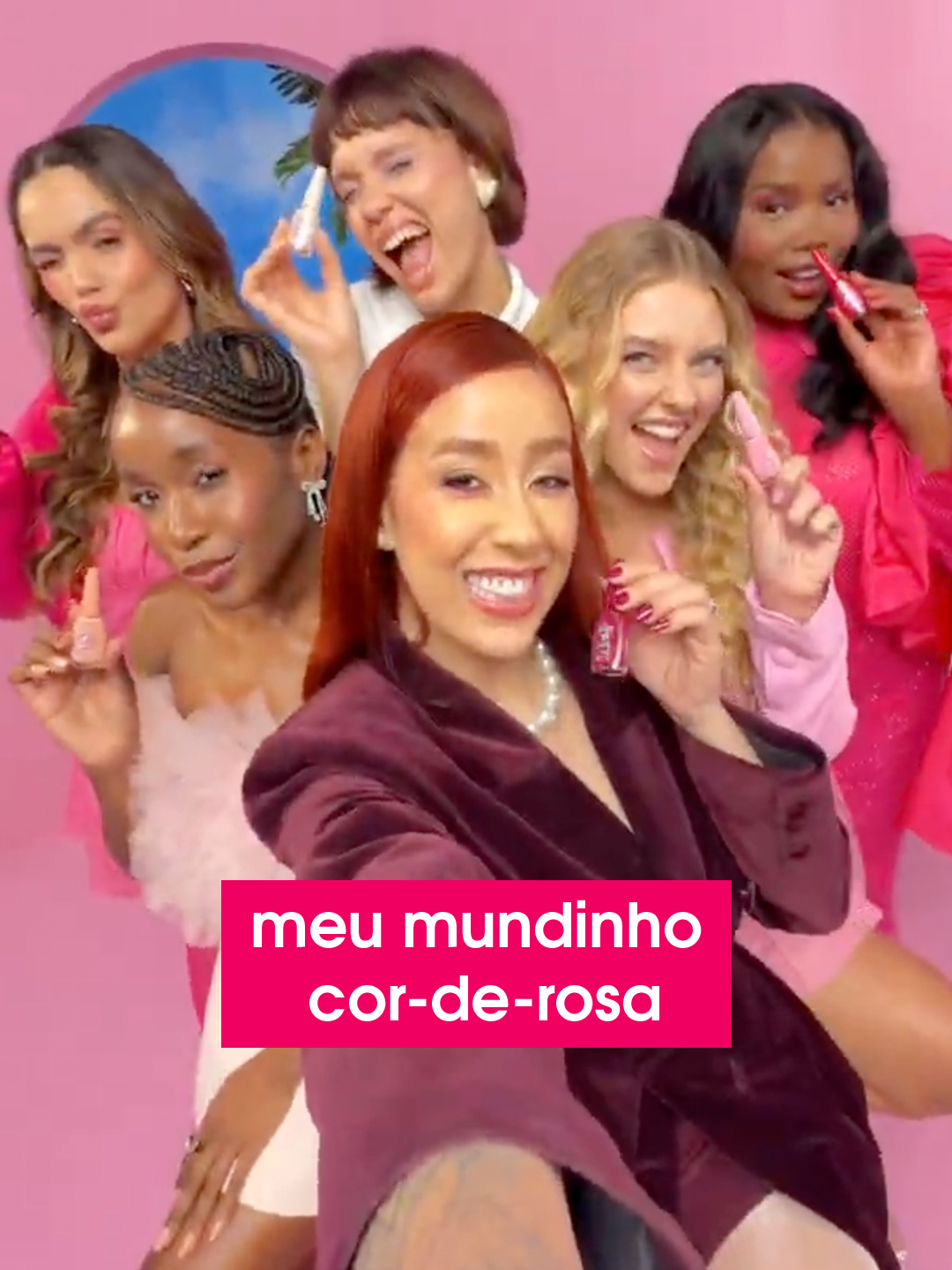 minhas barbies gréus todas reunidas pra mostrar cada vidrinho da minha nova coleção pra vcs... as senhoras viram que cada cor tem um #JeitinhoBarbie???🥹qual mais combina com a sua vibe? #BarbieColorama  #EsmalteColorama #SolteSuasCoresColorama
