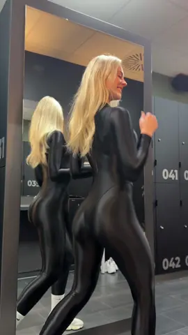 I & techno = big love…forever  ____________________________________________________________ #catsuit #techno #spandex #lycra #latex 