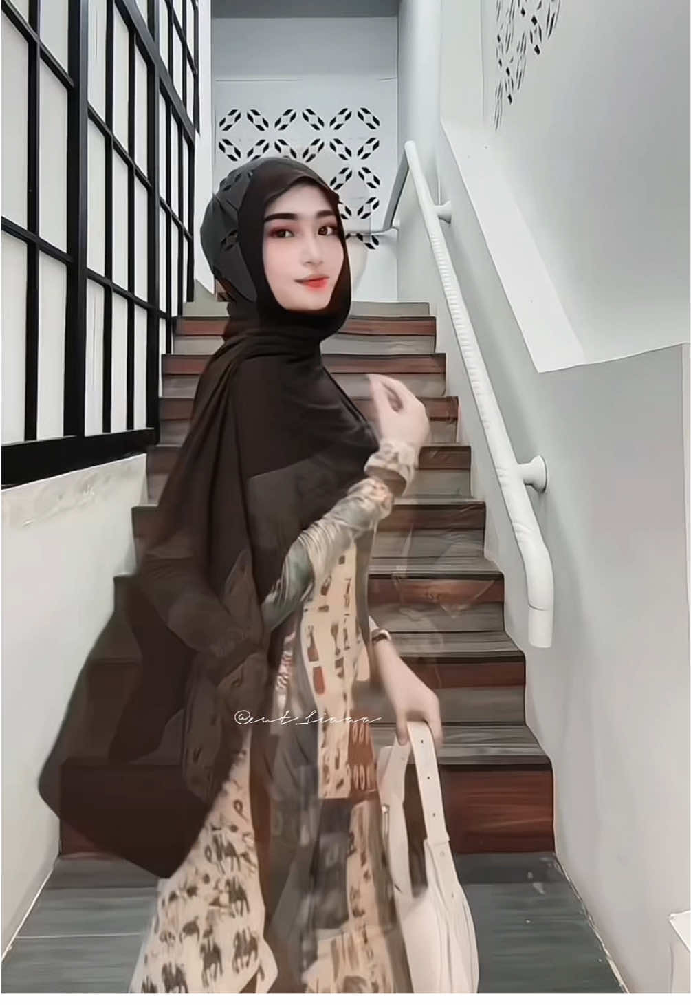 Jj is a must💃🏻#CapCut #outfitideas #outfitinspo #outfits #dreswell 