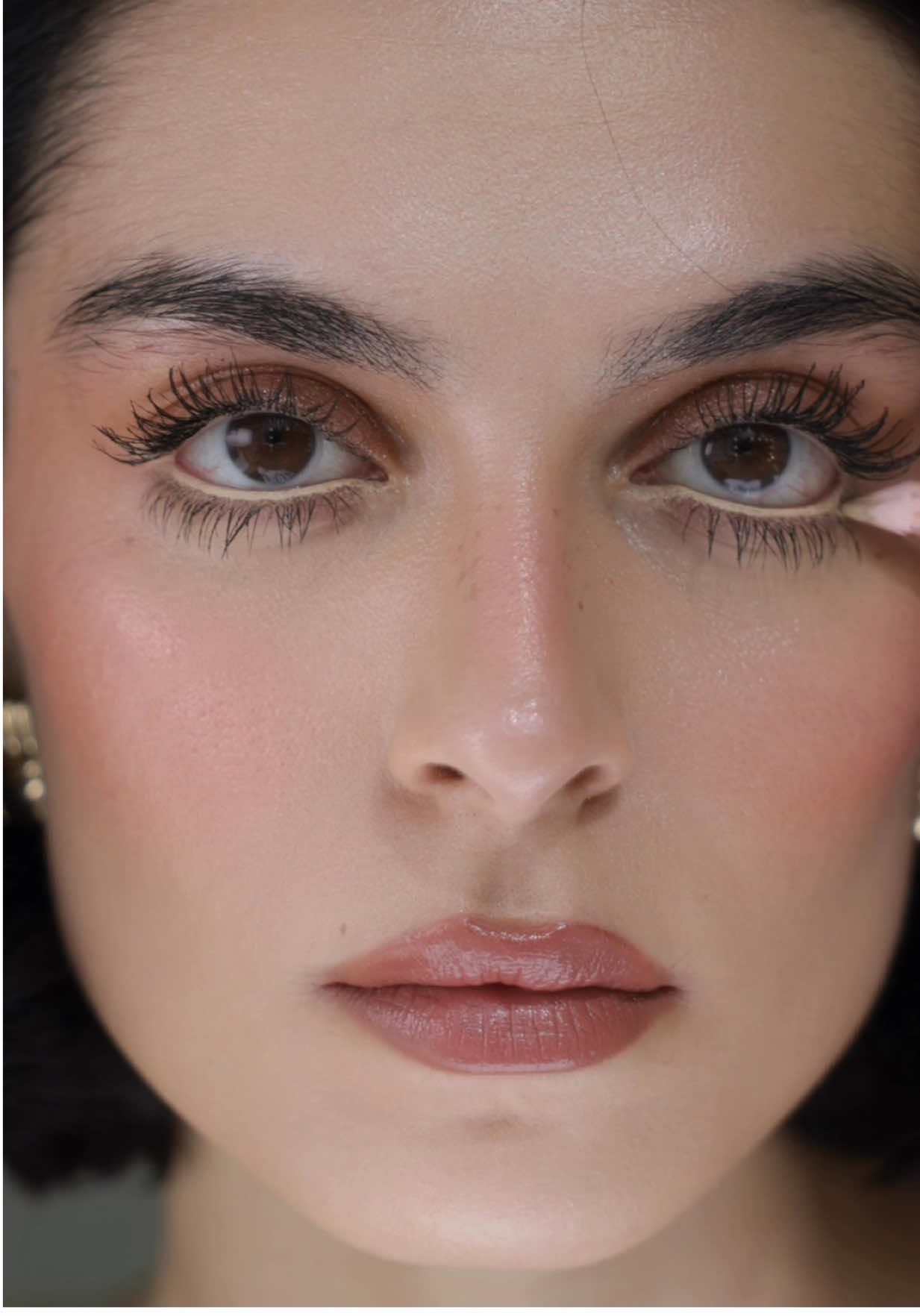 White eyeliner >>>>> if you wanna look angelic 🪽🪽