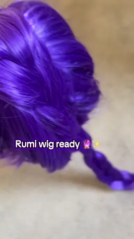 #demonhunter #rumicosplay #halloween This Rumi wig is adjustable 💜 fits kids & adults thanks to the straps 🔒✨ #CosplayReady” 	•	One wig, any size 👩🧒 adjustable straps make it easy! 💜 #AnimeCosplay” 	•	Rumi wig check 💜 secure fit = no slipping while slaying demons 😈 ”