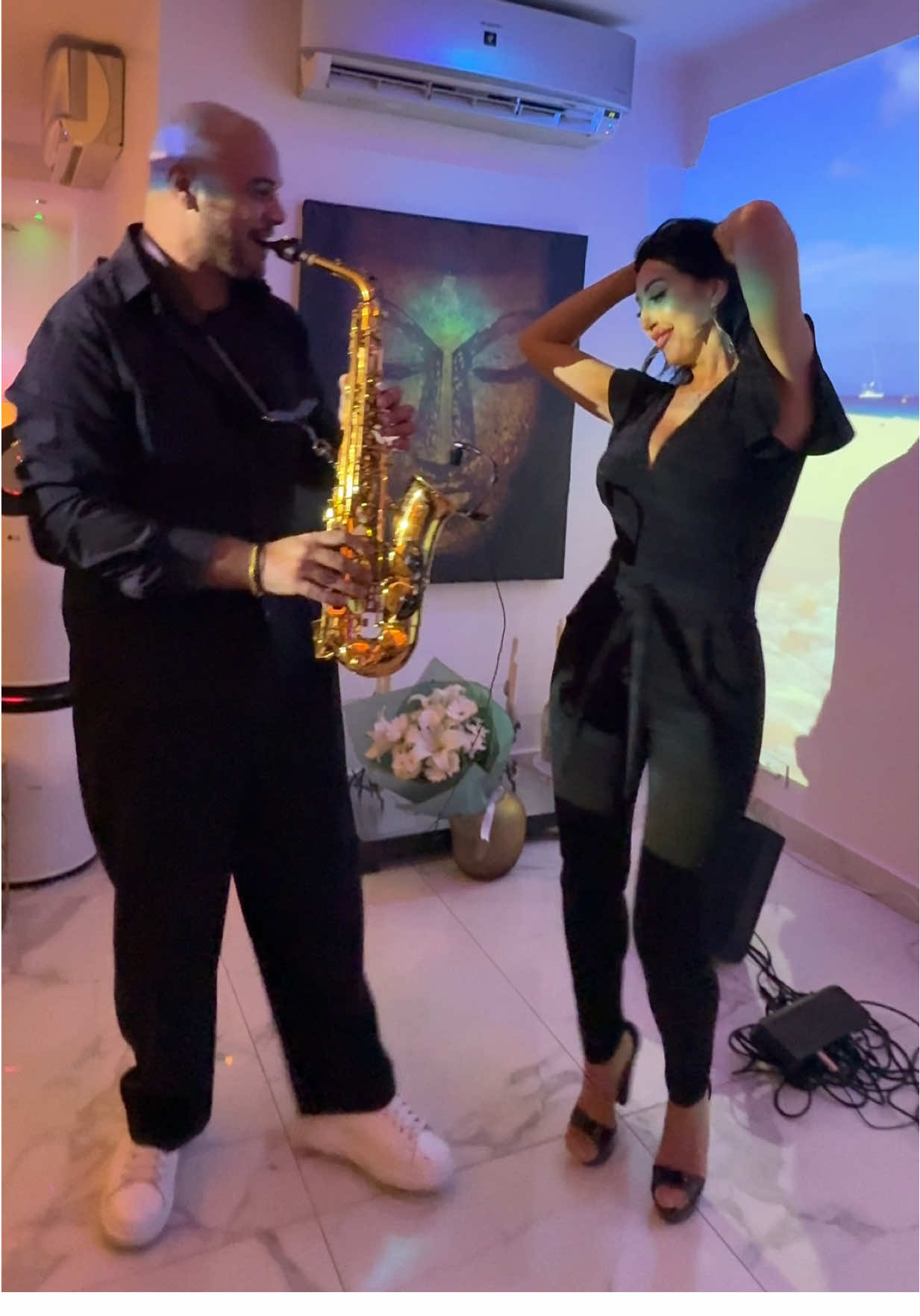 When music and dance merge 😍 🎷@asrawy_sax ❤️