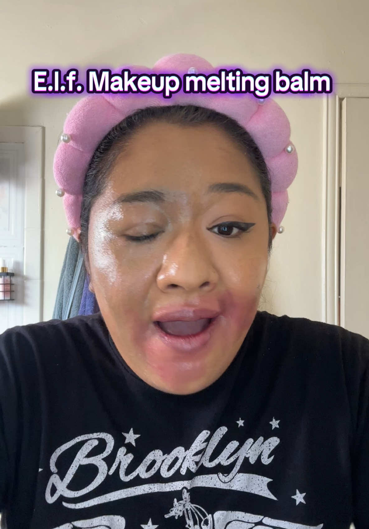 Desmaquíllate fácilmente #elfcosmetics #holyhydration #makeupremoval #christmas #tiktokshopcreatorpicks 