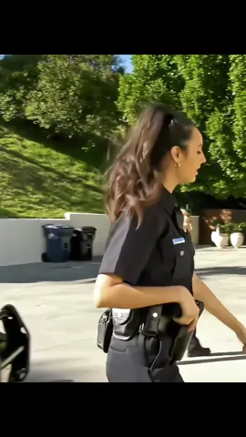 #police #habibi #elizaibarra #officer #mujeres 