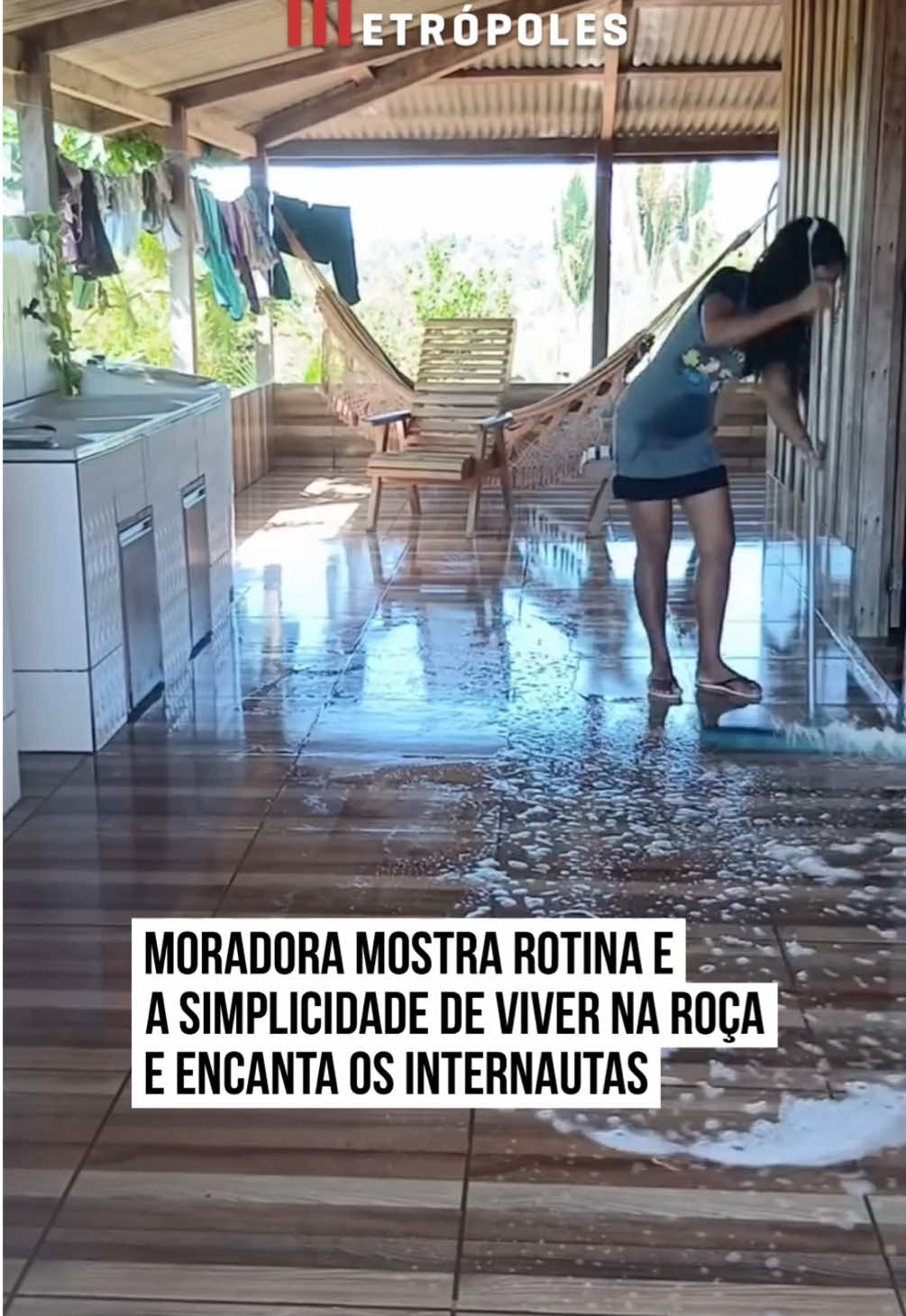 🌳🌿😍 Rotina na roça! Imagine viver na roça e ainda compartilhar a rotina. Foi o que aconteceu com essa moradora no interior de MT. A simplicidade do dia a dia se mistura à dedicação e ao carinho com que ela conduz cada tarefa, transmitindo a beleza do cuidado com o lar. A cena destacou não apenas a rotina árdua da vida no campo, mas também a força e o amor que transformam o trabalho diário. #entretênews 📹 Lainydasilvaguilherme | @myhoodbr