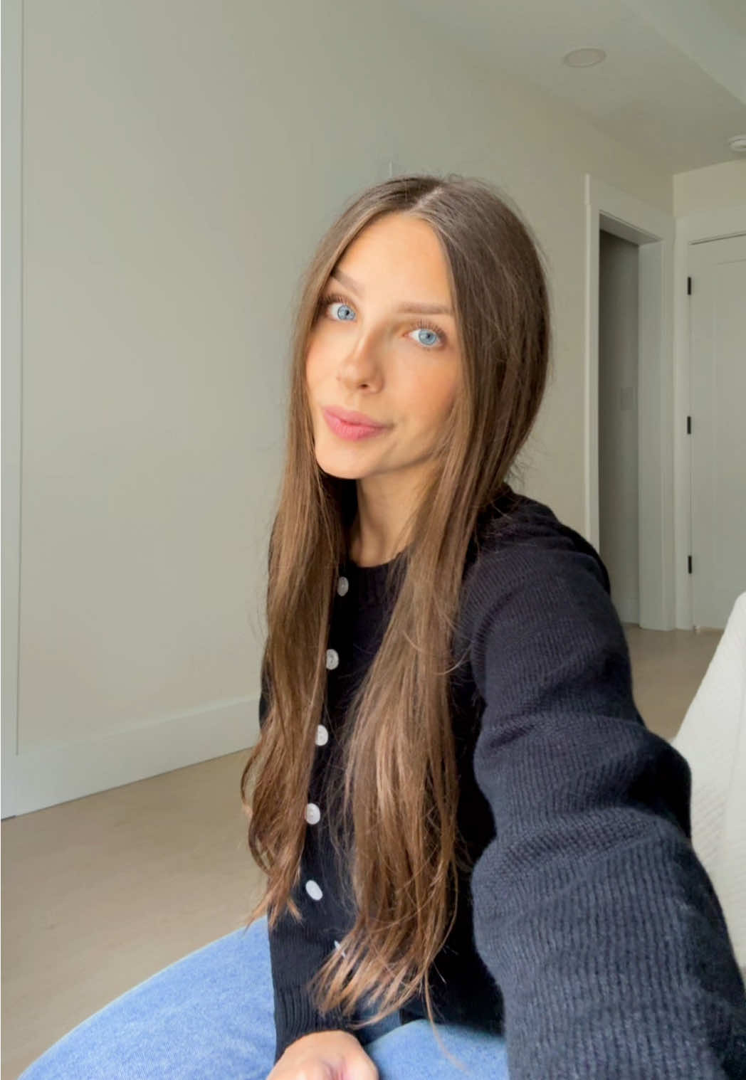 button up 💙 button up: @TikTok Shop 🇺🇸  jeans : @Revolve  #OOTD #outfit #jeans #revolve #fallsale 