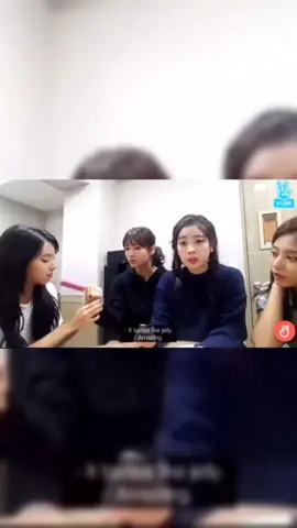 Momo Feeding The Maknaes 🥰❤️❤️ #트와이스 #OT9 #나연 #정연 #모모 #사나 #지효 #미나 #다현 #채영 #쯔위 #나정모사지미다채쯔 #fyppppppppppppppppppppppp