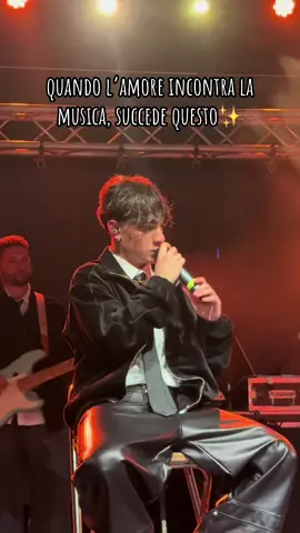 tu mi hai insegnato a credere che esistono le favole ✨🫶🏼 @LUK3 #music #concert #fy #viral #neiperte 