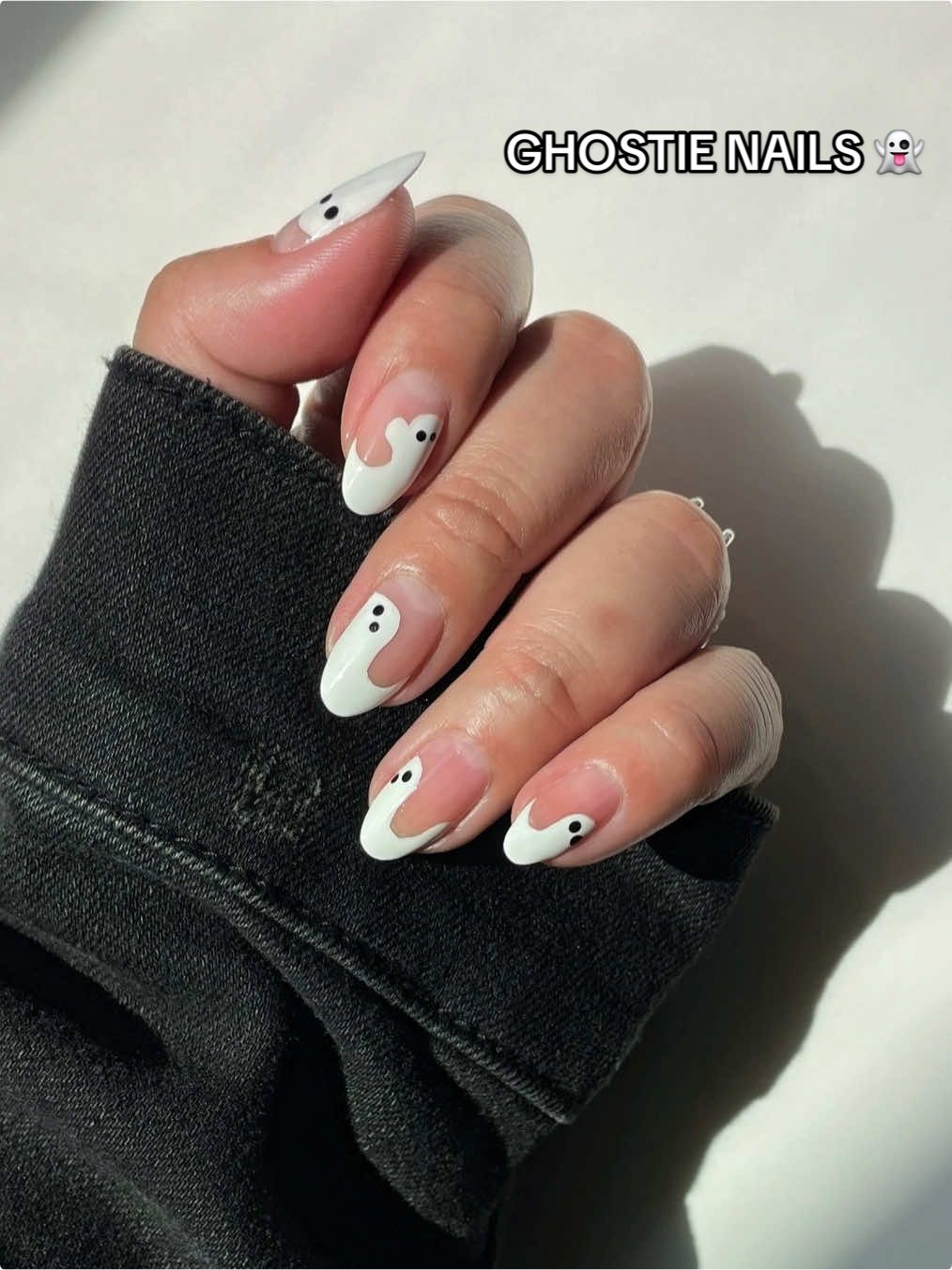 Cutie ghostie nails 👻  These ghosties just can’t rest in peace! 🪦 Back at it again for another spooky season. 👻 Happy October!! Colors in @Sally Hansen white on time + black to black 🖤🤍  #ghostienails #ghostnails #halloweennails