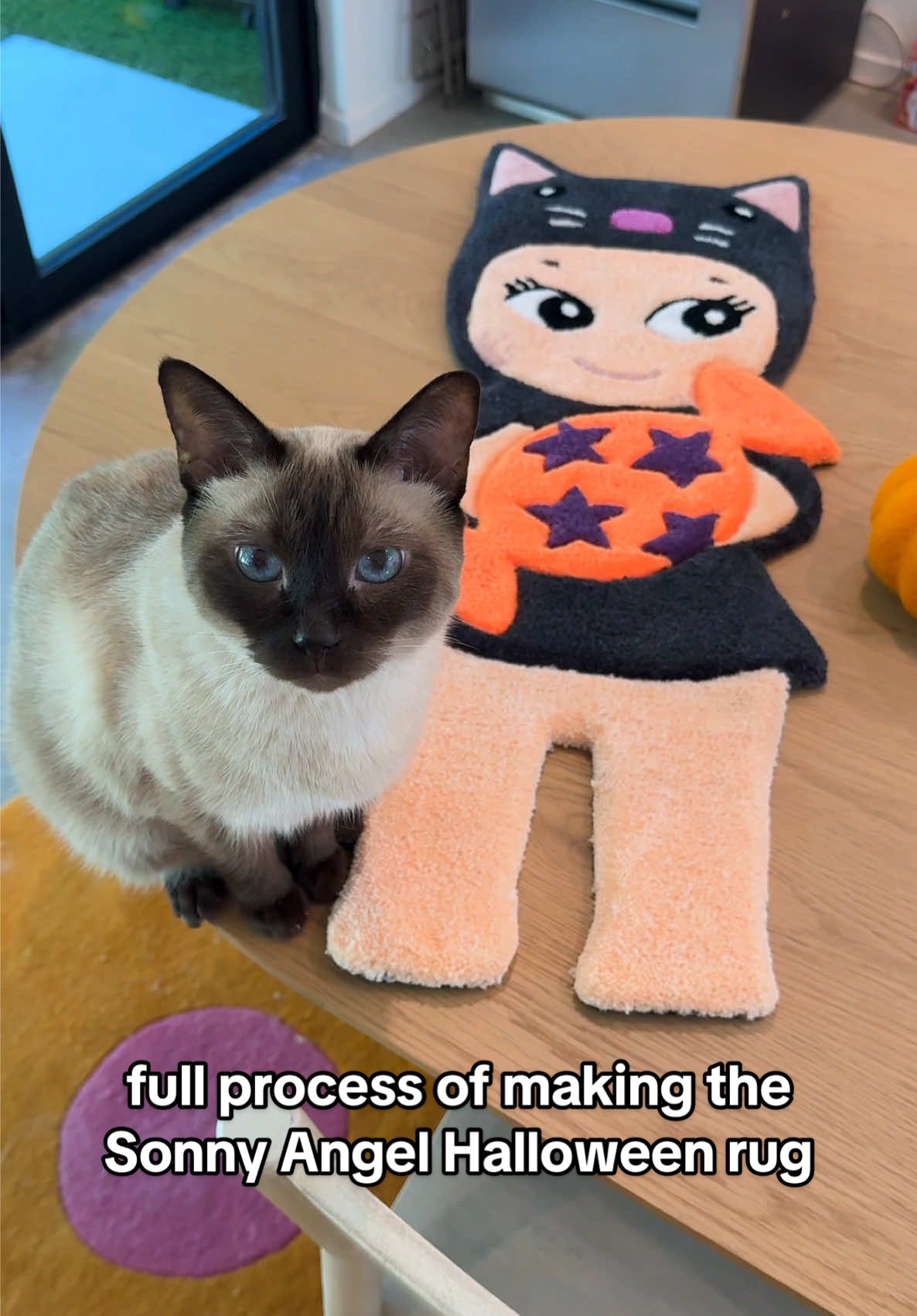 there’s a little surprise at the end for all the Toast lovers 😌🐈‍⬛👻🎃 can’t wait to see who takes this adorable rug home! 🧡 #sonnyangel #customrug #halloween #DIY #crafts 