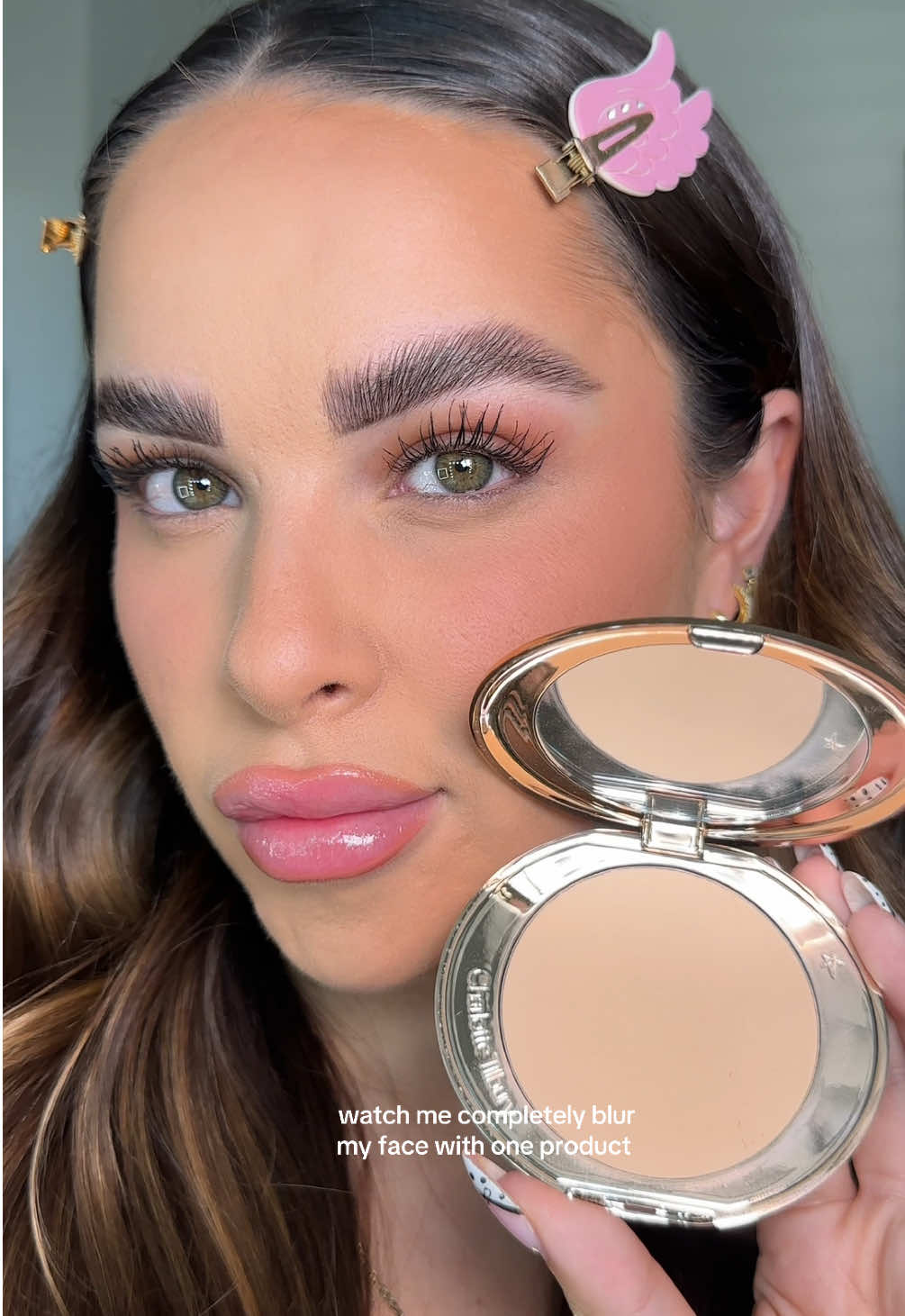 @Charlotte Tilbury knewww what she was doing with this powder 🤍 wearing shade medium #airbrushmakeup #settingpowder #makeuphacks #makeuptutorial #makeuptips 