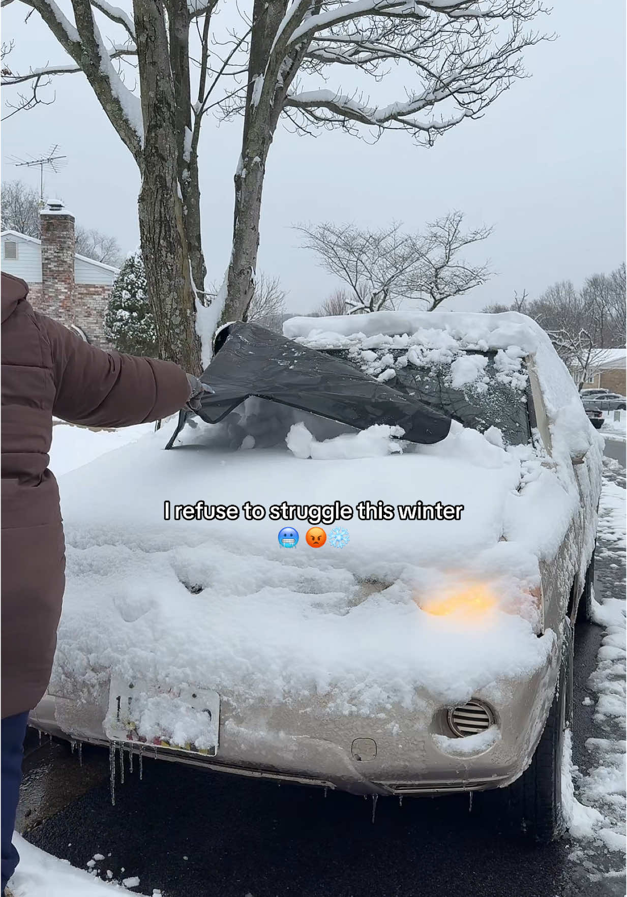 Winter is literally around the corner, so get your car its winter blanket!!! #windshieldcover #carcover #snow #ice #winter #firstsnow #winterhack #winteressentials #caraccessories #snowstrom #windshield 