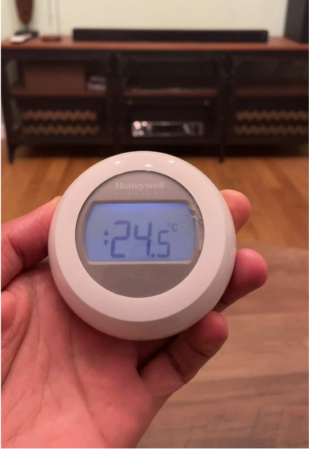 Doar ce-am scăpat de aeru’ condiționat și intră bad boyu’ ăsta în acțiune