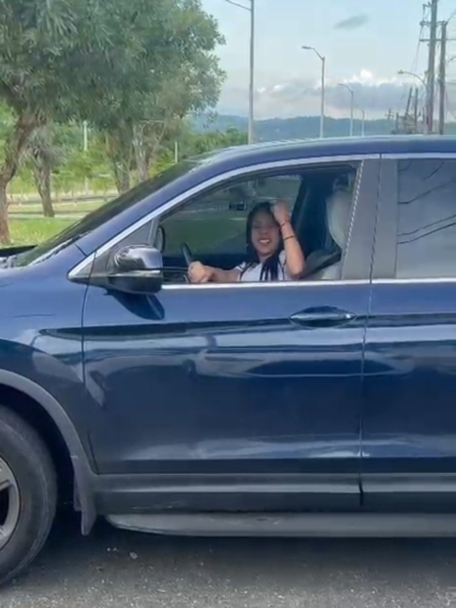 Nadie la manda a tener una mamá joven 😅🤣😂