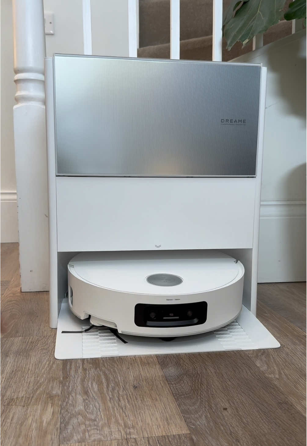 Literally a life saver!! ❤️...  The @DreameUK Aqua10 Ultra Roller doesn't just move mess around but ACTUALLY cleans 🤖 Honestly such a game changer for anyone with a busy life who wants floors that are noticebaly clean!!  #Dreame #robot #clean #DreameAqua10UltraRoller #2025bestrobotvacuum 
