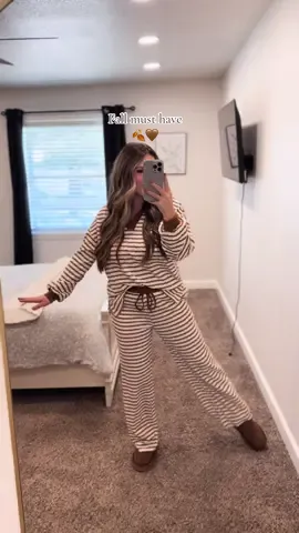 This is such a comfortable & flattering set! Catch me LIVING in this for fall 😍🤎🍂 #fallfashion #fallootd #womensfashion #outfitinspo #fallstyle 