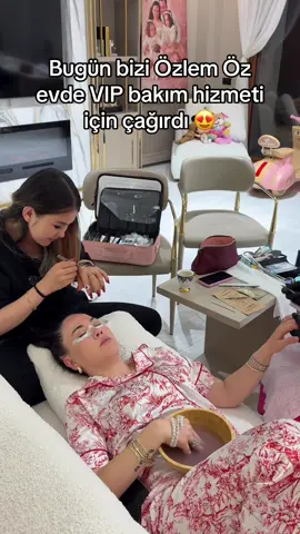 ✨ Evinizin konforunda VIP bakım! Manikür, pedikür, saç, makyaj, masaj ve çok daha fazlası… 💅💇‍♀️💆‍♀️ Artık salon trafiğine girmeden, uzmanlarımızla profesyonel hizmet kapınıza kadar geliyor. Kendinize bu ayrıcalığı tanıyın 💖 📩 DM’den randevunuzu hemen oluşturun! #proteztırnak #evdeproteztırnak #güzelliksalonuistanbul #kalıcıoje #nailart #pedikür #istanbul #izmir #antalya #ipekkirpik #evdeipekkirpikhimzeti #özlemöz #özlem 