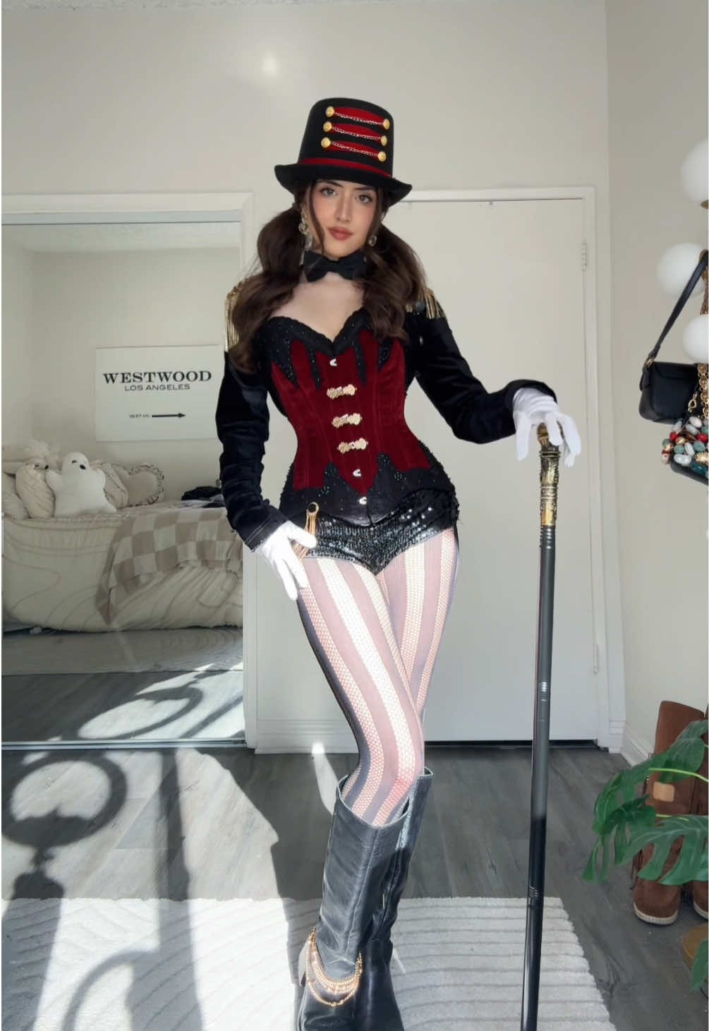 We are SO BACK BABYYYY— it’s officially the greatest month of the year. HAPPY OCTOBER 1ST 💃🏻 #notsophiesilva #halloween #halloweencostume #costumeideas #ringmaster #circus #greatestshowman ringmaster costume 